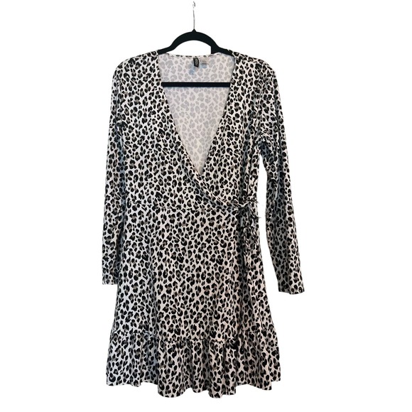 5/$25 EUC Divided by H&M Leopard Print Dress Size Large - Picture 1 of 5